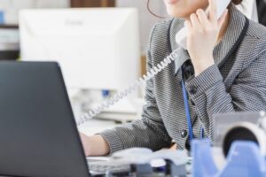 平日のみ短期×週1日～OK｜申請手続きの受電対応スタッフ