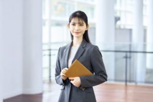 接客経験を活かして事務デビュー！土日祝休みで働きやすい◎採用・総務のオフィスワーク