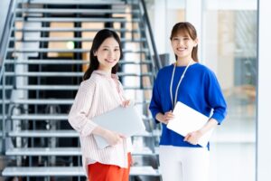 スタッフ対応と事務業務で、現場運営を支えるポジション