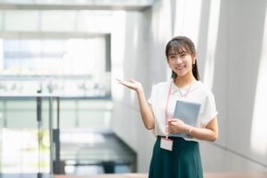 16：30退勤・土日祝休み│施設見学の案内×事務のお仕事
