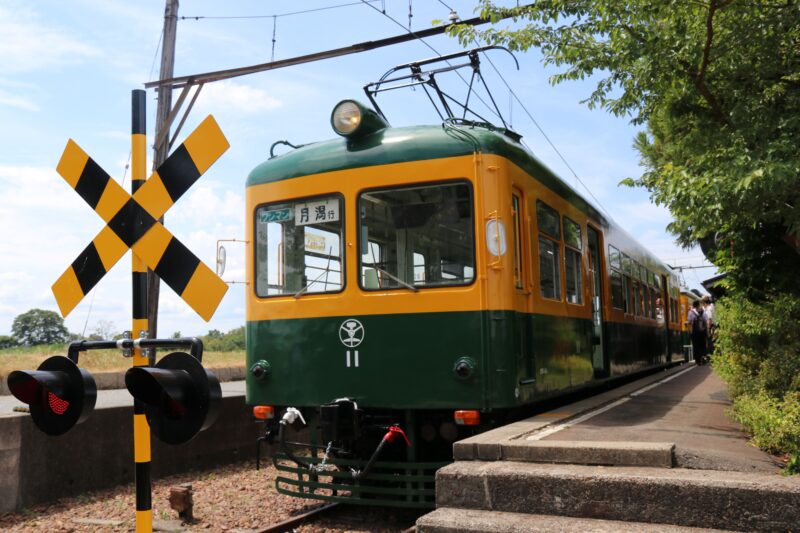 旧 月潟駅とかぼちゃ電車
